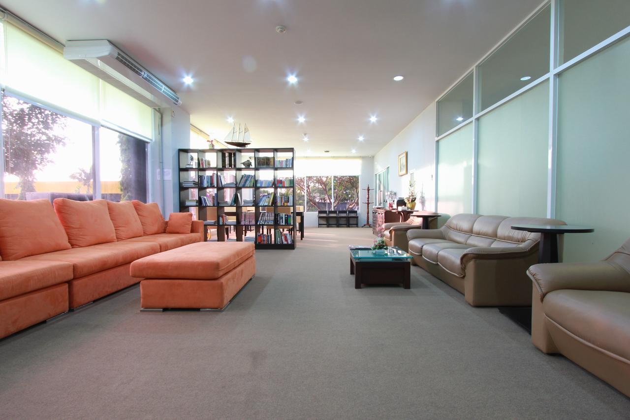 The Park 304 Executive Serviced Apartment Si Maha Phot Εξωτερικό φωτογραφία