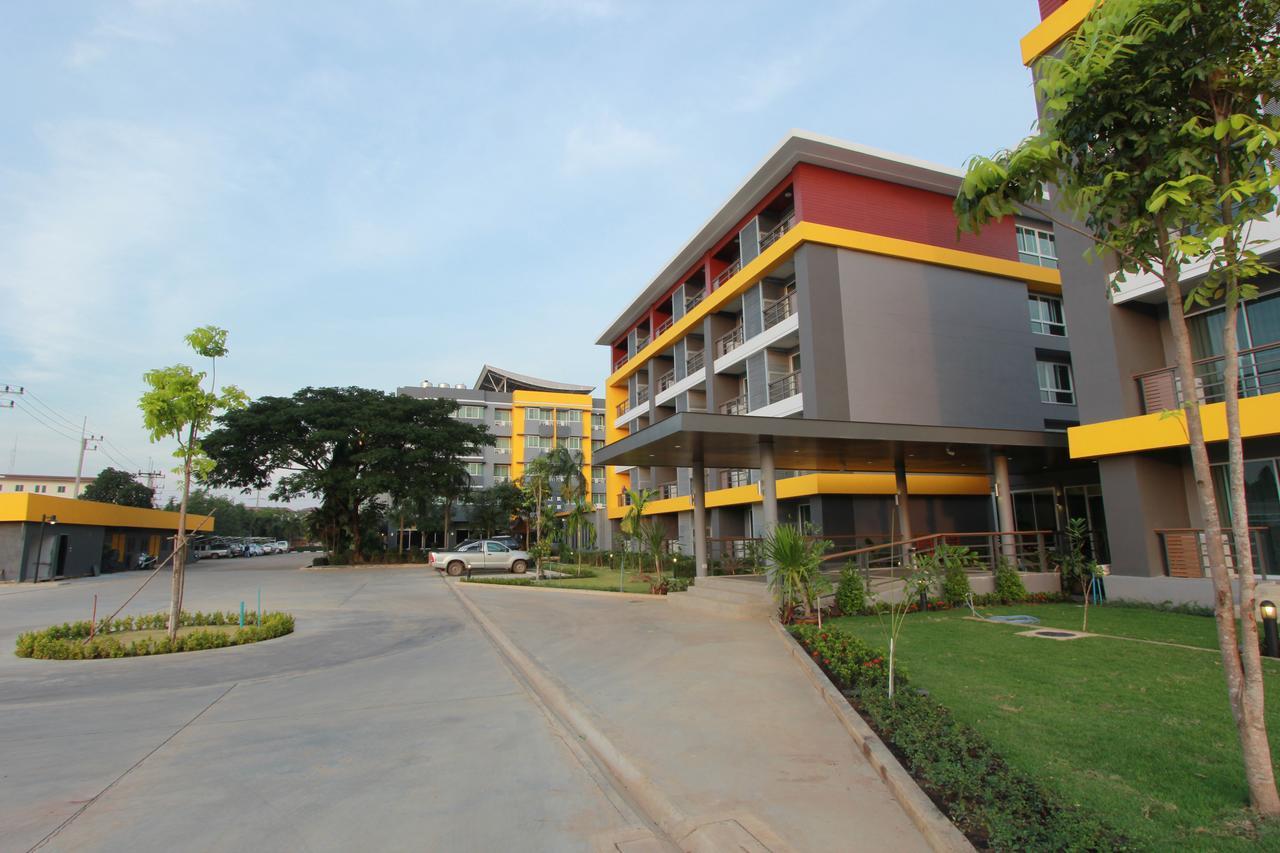 The Park 304 Executive Serviced Apartment Si Maha Phot Εξωτερικό φωτογραφία